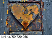 Rusty heart representing lost love on decaying background. Стоковое AI-изображение, AI-художник Иван Рябоконь / Фотобанк Лори