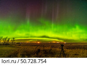 Northern light display with photography setup in foreground, Alberta, Canada. Стоковое фото, фотограф Alan Dyer/Stocktrek Images / ТАСС / Фотобанк Лори