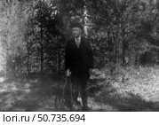 Охотник с ружьём и подстреленной птицей в руке. Стоковое фото, фотограф Retro / Фотобанк Лори