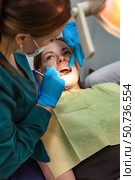 Focusing on Patient's Oral Health at the Dental Clinic of Dr. Anderson. Стоковое фото, фотограф Aleksandr Golubev / Фотобанк Лори