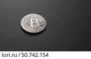 Silver bitcoin coin on a black background, cryptocurrency currency. Digital asset investment, blockchain technology, and financial concept. Стоковое AI-видео, аниматор Анжелика Самсонова / Фотобанк Лори