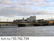 Dawn. Liteyny Bridge across Neva river in Saint Petersburg, Russia. Редакционное фото, фотограф Валерия Попова / Фотобанк Лори