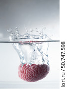Cooling and Rebooting the Brain With Immersive Water Therapy Concepts. Стоковое фото, фотограф Ольга Коваленко / Фотобанк Лори