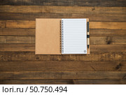 Блокнот и ручка на деревянном фоне. Место для текста. Notebook and pen on the wooden background. Notebook mock up. Copy space. Стоковое фото, фотограф AllNikArt / Фотобанк Лори