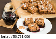 Домашняя выпечка. Овсяный пирог с черничным джемом. Сладкий десерт. Homemade baking. Sweet Dessert. Oatmeal cake with blueberry jam. Стоковое фото, фотограф AllNikArt / Фотобанк Лори
