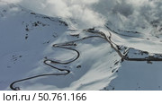 High mountain road in Austrian Alps. Стоковое видео, видеограф Михаил Коханчиков / Фотобанк Лори