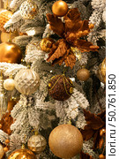 Christmas tree with golden ornaments and decorations. Christmas background. Стоковое фото, фотограф Оксана Шведкова / Фотобанк Лори