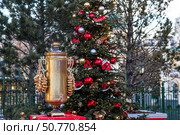 Hot tea from a traditional Russian samovar at New Year's celebrations in Moscow. A large samovar with bagels and bagels on Tverskaya Street. Стоковое фото, фотограф Photojuli / Фотобанк Лори