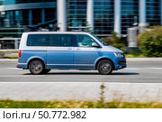 Blue and silver van Volkswagen Multivan T6 riding on the city streets. Редакционное фото, фотограф Константин Григорьев / Фотобанк Лори