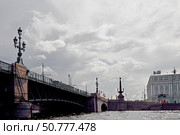Троицкий мост (фрагмент) через Большую Неву. Санкт-Петербург. (2024г.) Редакционное фото, фотограф Вера Смолянинова / Фотобанк Лори