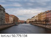 Saint Petersburg, Russia, 04.30.2023: View of the historical residential buildings on the Moika River embankment and the Blue Bridge. Редакционное фото, фотограф Ula Ulachka / Фотобанк Лори
