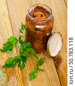 Pickled red pine mushrooms in open jar with parsley. Стоковое фото, фотограф Яков Филимонов / Фотобанк Лори