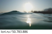 Sun reflecting on gentle waves at dawn. Стоковое видео, видеограф Данил Руденко / Фотобанк Лори