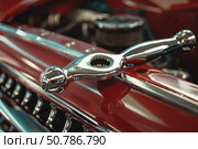 Mechanic tool resting on restored classic car hood. Стоковое AI-изображение, AI-художник Иван Рябоконь / Фотобанк Лори