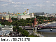 Московский Кремль. Вид со смотровой площадки храма Христа Спасителя. Москва. Редакционное фото, фотограф Елена Орлова / Фотобанк Лори