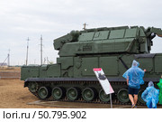 Самоходный зенитный ракетный комплекс ТОР-М2 для уничтожения самолётов и беспилотных летательных аппаратов. Средняя Ахтуба, Волгоградская область, Россия. (2020 год). Редакционное фото, фотограф Андрей Цыганков / Фотобанк Лори