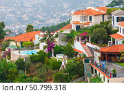 Funchal cityscape featuring white houses with red tiled roofs. Madeira (2017 год). Стоковое фото, фотограф EugeneSergeev / Фотобанк Лори