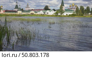 Валдайский Иверский Богородицкий Святоозерский монастырь — православный мужской монастырь на Сельвицком острове Валдайского озера в Валдайском районе Новгородской области (2021 год). Стоковое видео, видеограф Куликов Константин / Фотобанк Лори