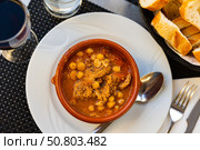 Spicy callos of tripe with vegetables, chorizo and chickpeas. Стоковое фото, фотограф Яков Филимонов / Фотобанк Лори
