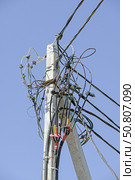 Металлическая опора высоковольтной линии электропередачи. Electric tower high voltage post. Стоковое фото, фотограф Татьяна Д / Фотобанк Лори