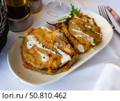 Battered eggplant slices with yogurt sauce. Стоковое фото, фотограф Яков Филимонов / Фотобанк Лори