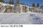 Karelia. Ruskeala. Marble Canyon in winter. Стоковое видео, видеограф Виктор Тихонов / Фотобанк Лори