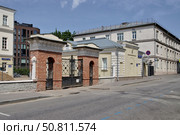 Городская усадьба, конец XVIII - начало XIX вв. Ворота усадьбы. Большой Саввинский переулок, дома 2-4-6, строения 13 - 16. Москва. Стоковое фото, фотограф Илюхина Наталья / Фотобанк Лори