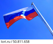Флаг России, официальный государственный символ Российской Федерации. Триколор. The flag of Russia, the official state symbol of the Russian Federation. Tricolour. Стоковое фото, фотограф Денис Баданин / Фотобанк Лори