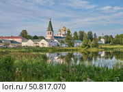 Иверский Валдайский Богородицкий Святоозерский мужской монастырь летним вечером (2023 год). Стоковое фото, фотограф Горшков Игорь / Фотобанк Лори