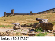 Старые пушки на территории Судакской крепости (2024 год). Редакционное фото, фотограф Алексей Голубенко / Фотобанк Лори