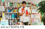 Man choose product and doubts, faultfinding buyer pick sewer cleaner liquid for allergy sufferers. Стоковое видео, видеограф Яков Филимонов / Фотобанк Лори