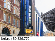 Odeon Cinema Facade with Bold White Signage and Digital Billboard. London, UK, 2 June 2024. Стоковое фото, фотограф Zydrius Tartenis / Фотобанк Лори