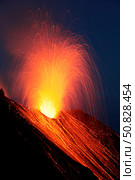 Strombolian eruption of Stromboli volcano, Aeolian Islands, Mediterranian Sea, Italy. Стоковое фото, фотограф Richard Roscoe/Stocktrek Images / ТАСС / Фотобанк Лори