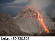 Incandescent rockfall at Rerombola lava dome of Paluweh volcano. Стоковое фото, фотограф Richard Roscoe/Stocktrek Images / ТАСС / Фотобанк Лори