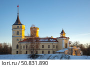 Вид на старинный замок Бип зимним вечером. Павловск (Санкт-Петербург) (2022 год). Редакционное фото, фотограф Анна Карасева / Фотобанк Лори