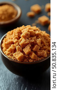 Brown Sugar Still Life: A Sweet Still Life Close-Up of Natural Granulated Crystals in a Bowl. Стоковое AI-изображение, AI-художник Данила Большаков / Фотобанк Лори