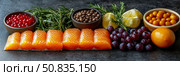 Gourmet Appetizer: A luxurious presentation of salmon with fresh fruits and delicate spheres for a fine dining experience. Стоковое AI-изображение, AI-художник Данила Большаков / Фотобанк Лори