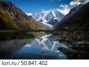 Snow-Capped Mountains Reflected in a Mountain River. Снежные горы, отражающиеся в горной реке. Стоковое фото, фотограф Никита Костылев / Фотобанк Лори