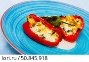 Bulgarian dish - stuffed pepper with brynza. Стоковое фото, фотограф Яков Филимонов / Фотобанк Лори