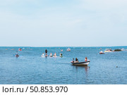 People enjoy spending time boating and paddling on the lake. Редакционное фото, фотограф Константин Григорьев / Фотобанк Лори