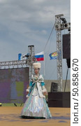 ELANTSY, IRKUTSK REGION, RUSSIA - July 5, 2025: Erdynskie Games - festival of nomadic peoples of Eurasia. Vertical video of beautiful Buryat girl demonstrates traditional ethnic women's historical costume on open stage on summer holidays. Редакционное видео, видеограф Виктория Катьянова / Фотобанк Лори