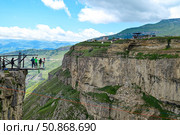 Прыжки с тарзанки в каньоне. Хунзахские водопады. Дагестан. Стоковое фото, фотограф Александр Тараканов / Фотобанк Лори