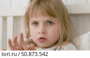 Baby girl finger applying moisturizing cream on her hand in white bedroom. Child puts lotion on hands. Skin care. Clean smooth body skin. Skincare, wellness, hygiene. Soft natural light, low contrast. Стоковое видео, видеограф Марина Демидюк / Фотобанк Лори