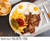 Combo-meal of churrasco with fried potatoes, eggs and baked peppers. Стоковое фото, фотограф Яков Филимонов / Фотобанк Лори