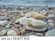Gray large stones by the sea, beach by the ocean, summer vacation. background for the design. Стоковое фото, фотограф Алёна Мостович / Фотобанк Лори