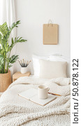 Cozy Artistic Retreat: A serene bedroom nook with painting tools and a tranquil domestic atmosphere. Стоковое AI-изображение, AI-художник Данила Большаков / Фотобанк Лори