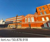 Фасад Московского тормозного завода "Трансмаш" в Москве. Редакционное фото, фотограф Мария Сергеева / Фотобанк Лори