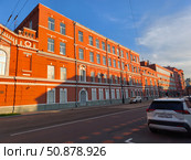 Фасад Московского тормозного завода "Трансмаш" в Москве. Редакционное фото, фотограф Мария Сергеева / Фотобанк Лори