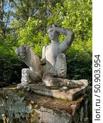 Скульптура "Конек-горбунок" в парке усадьбы П.Ф.Севрюгова. Кинешма, Социалистическая, 54а. Стоковое фото, фотограф Сергей Елизарьев / Фотобанк Лори