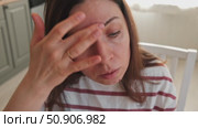 Attractive brunette mid adult woman putting on makeup looking in the mirror. Beautiful lady caring her face. 40 years old female applied cosmetics. Natural beauty and aging concept. Skin care, make-up. Стоковое видео, видеограф Марина Демидюк / Фотобанк Лори